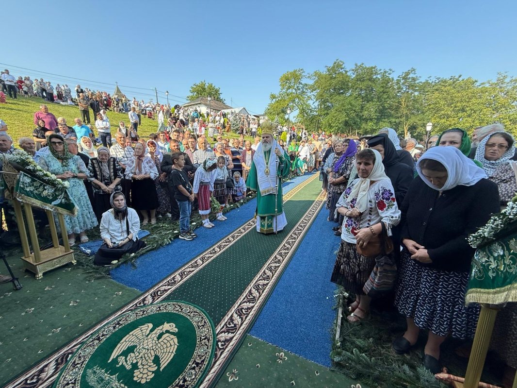 Episcopul Hușilor, acasă la Sfântul Ioan Iacob 338506