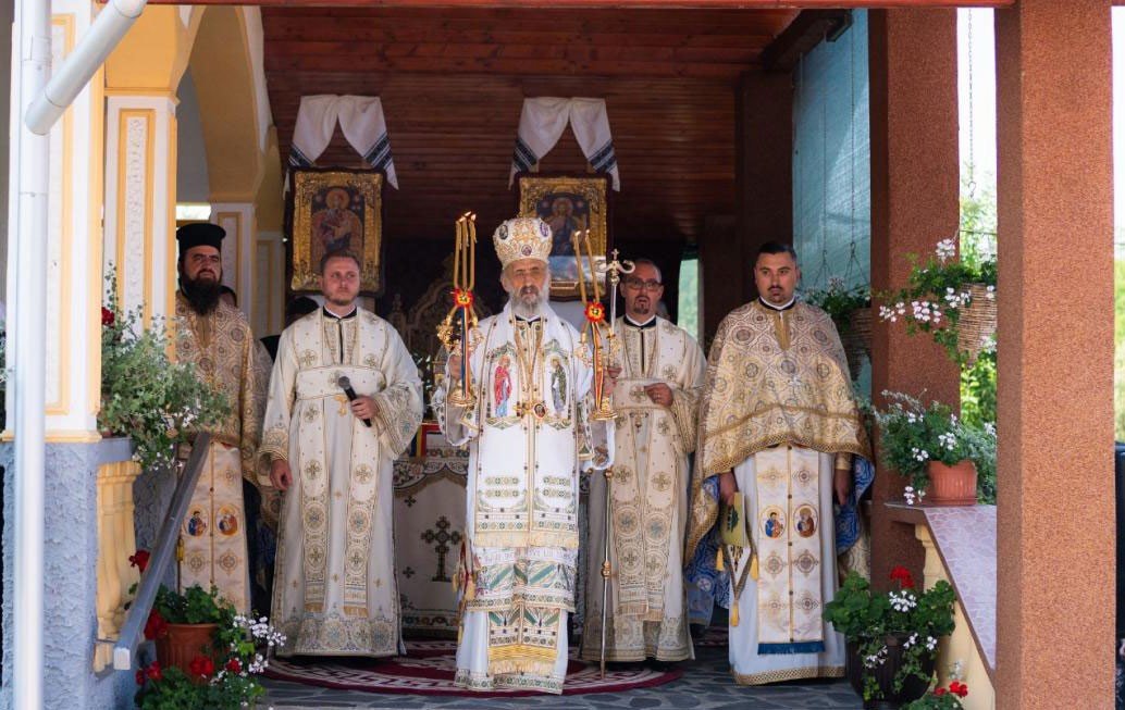 Liturghie arhierească în Parohia Chiheru de Jos, Protopopiatul Reghin 338446