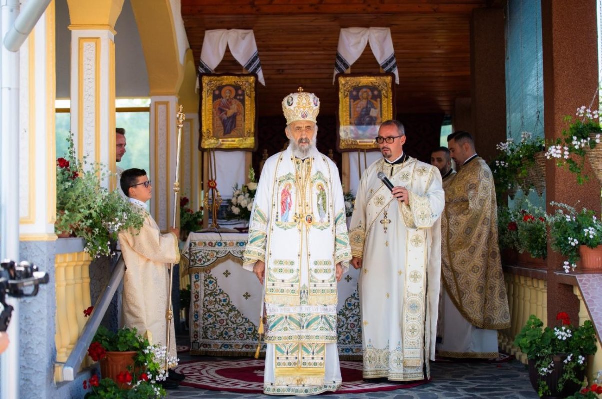 Liturghie arhierească în Parohia Chiheru de Jos, Protopopiatul Reghin 338447