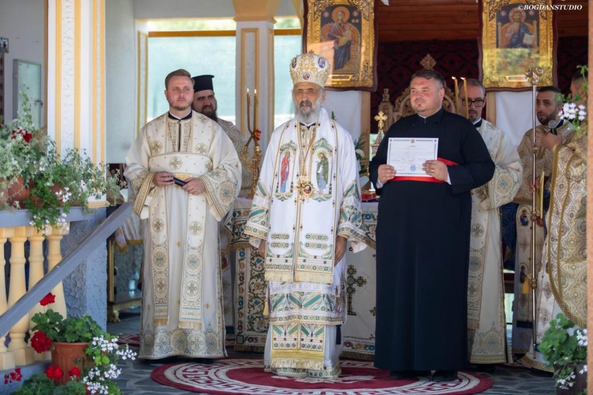 Liturghie arhierească în Parohia Chiheru de Jos, Protopopiatul Reghin 338449