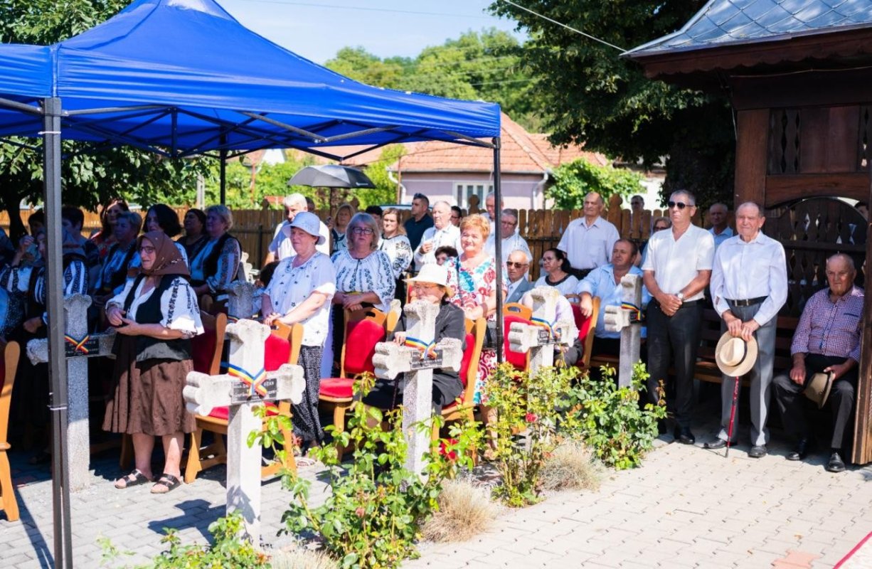 Liturghie arhierească în Parohia Chiheru de Jos, Protopopiatul Reghin 338450
