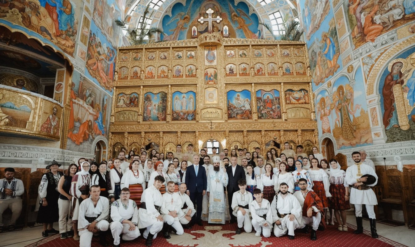 Tineri din mai multe zone ale țării, în rugăciune la Catedrala Episcopală din Zalău 338464