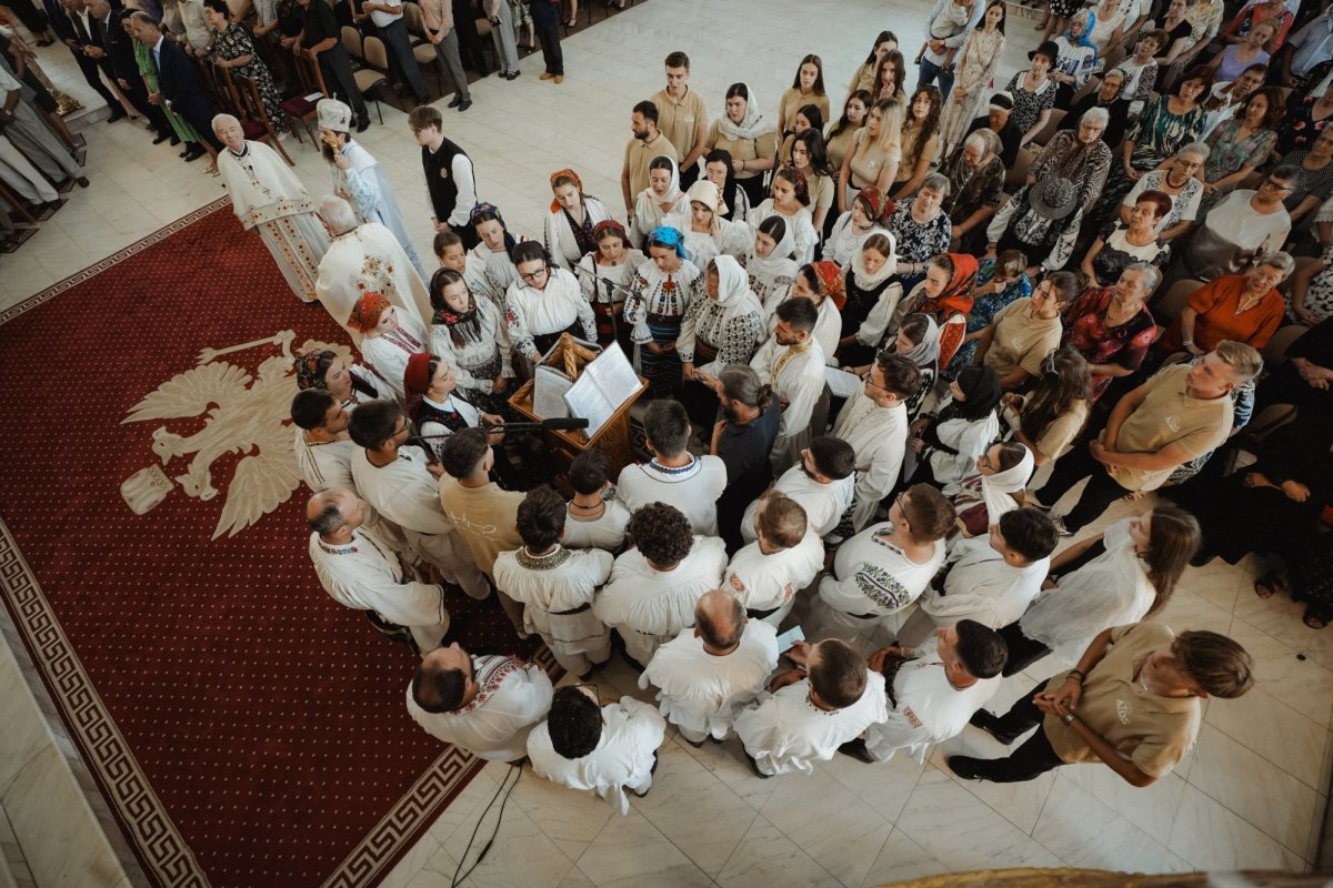 Tineri din mai multe zone ale țării, în rugăciune la Catedrala Episcopală din Zalău 338466