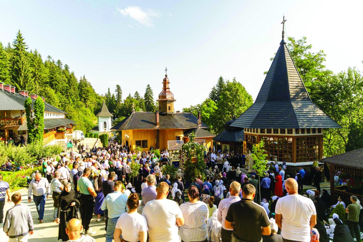 A fost așezată piatra de temelie pentru noua biserică a Mănăstirii Sihla 338599