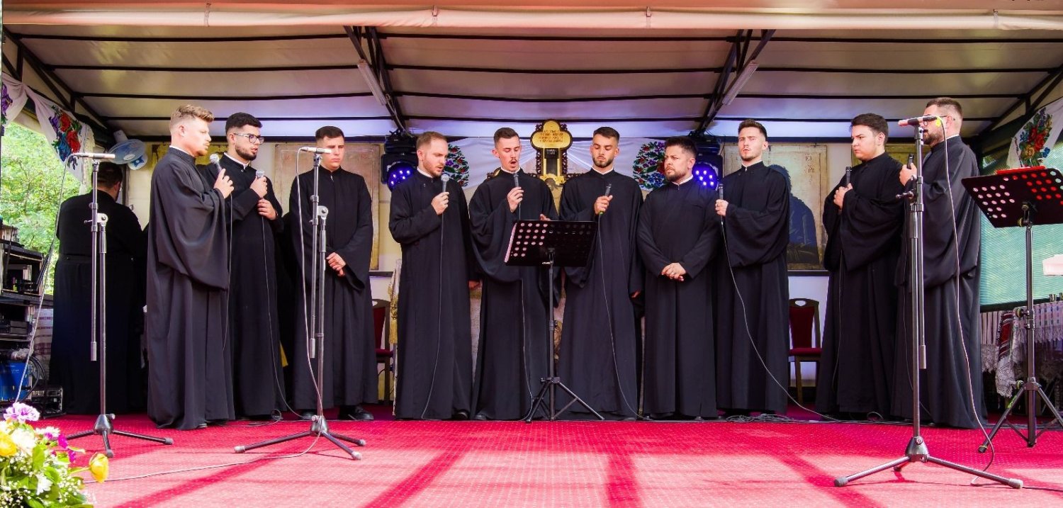 Concert de pricesne la Mănăstirea Izbuc 338511