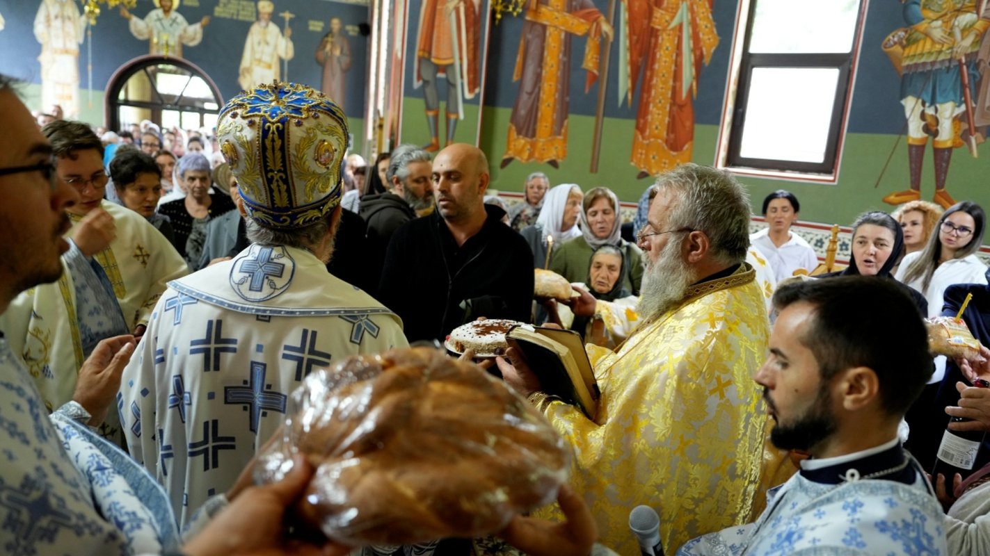 Liturghie arhierească la hramul Schitului Păltiniş 338630
