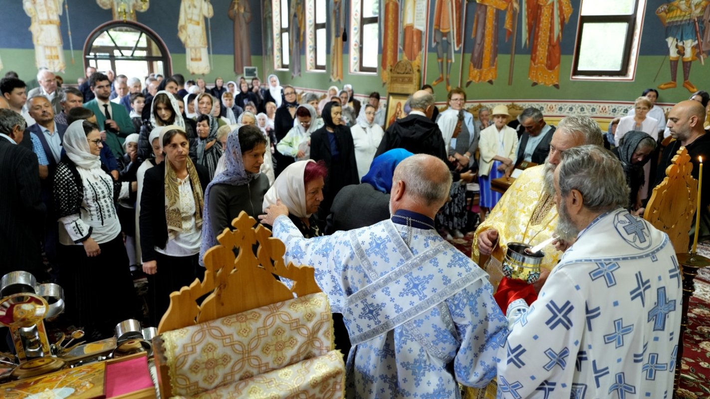 Liturghie arhierească la hramul Schitului Păltiniş 338637