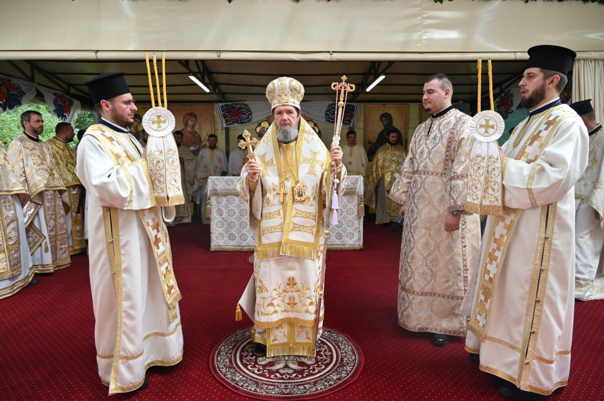 Lumina Schimbării la Față la Mănăstirea Izbuc 338814