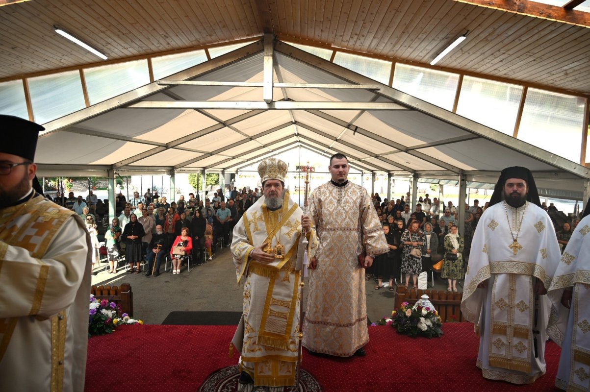 Lumina Schimbării la Față la Mănăstirea Izbuc 338815