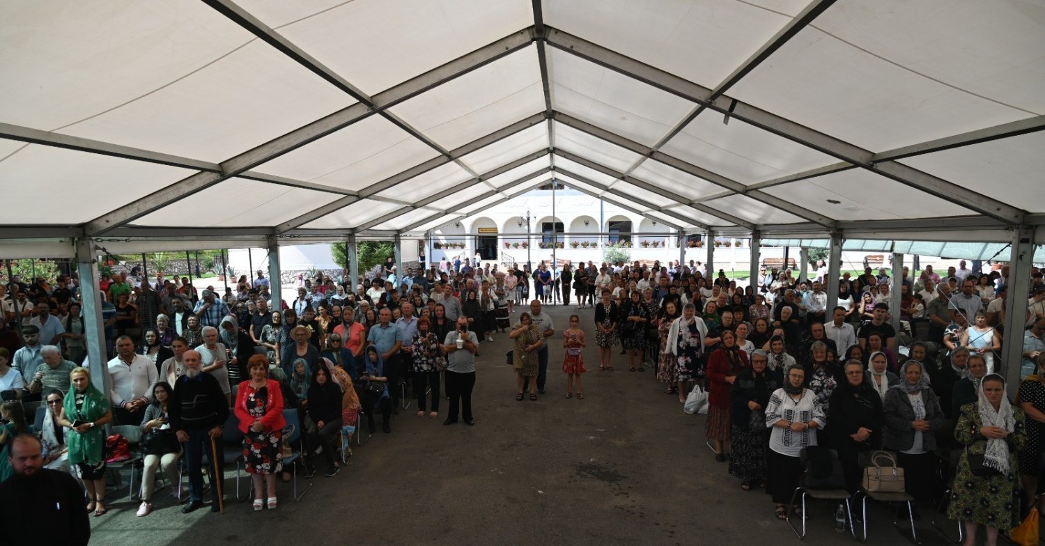 Lumina Schimbării la Față la Mănăstirea Izbuc 338816