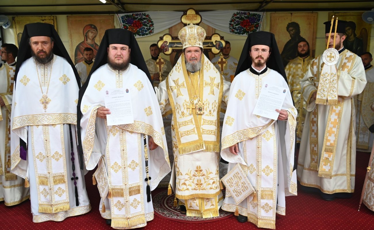 Lumina Schimbării la Față la Mănăstirea Izbuc 338817