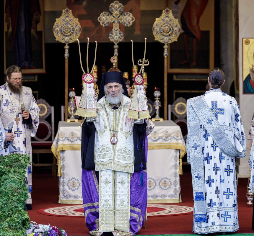 Florile sfințeniei din grădina sihaștrilor dumnezeiești, Cuvioşii Cleopa și Paisie, ne invită la pridvoarele Raiului 338869