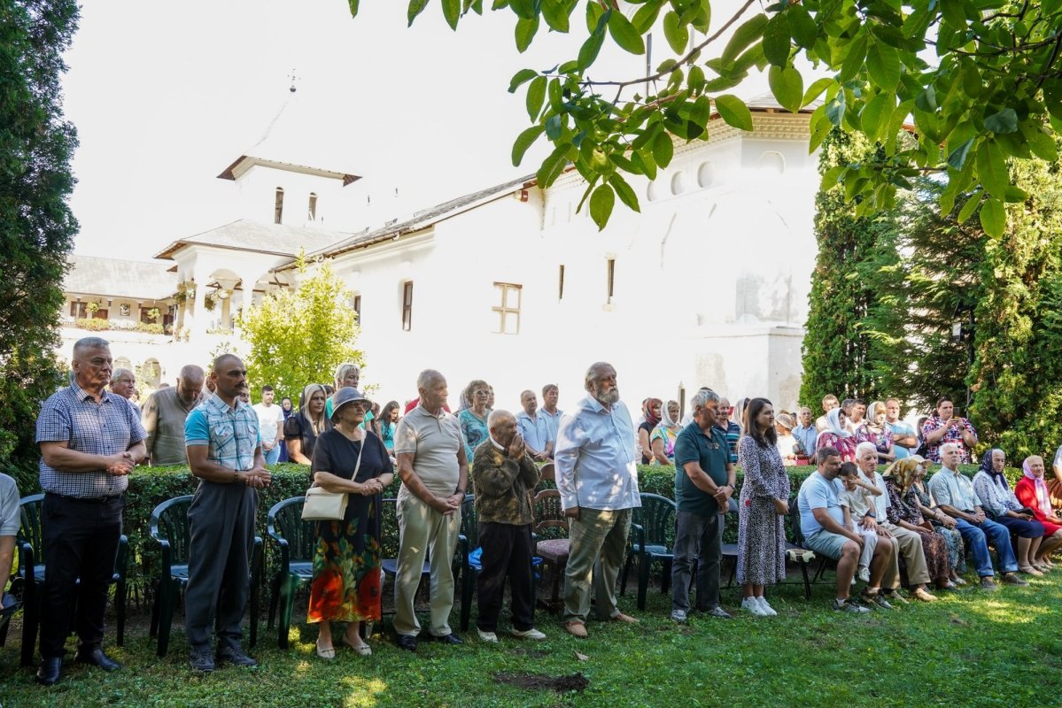 Sfântul Pafnutie-Pârvu Zugravul sărbătorit la Mănăstirea Aninoasa 338907