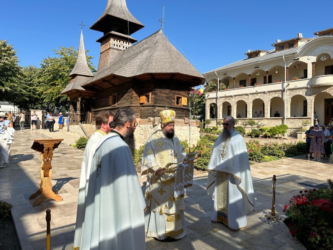 Slujire arhierească la stavropighia patriarhală de la Techirghiol 338899
