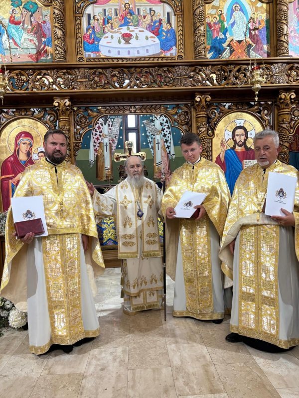 Târnosirea bisericii din cartierul arădean Cadaș-Silvaș 338902