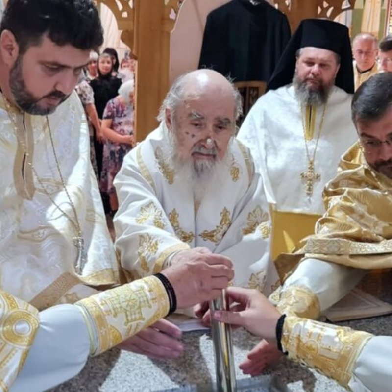 Târnosirea bisericii din cartierul arădean Cadaș-Silvaș 338904