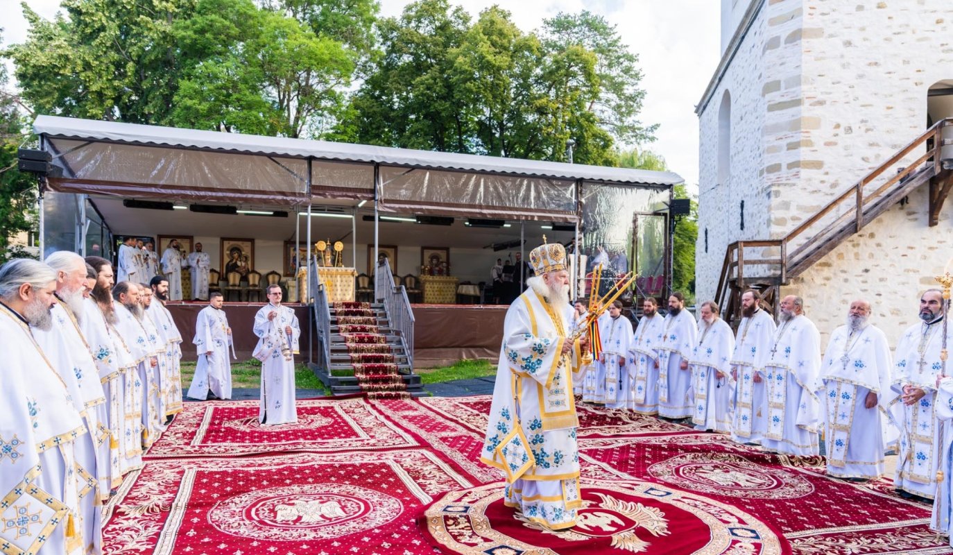 Slujire arhierească la Catedrala Arhiepiscopală din Suceava 338967