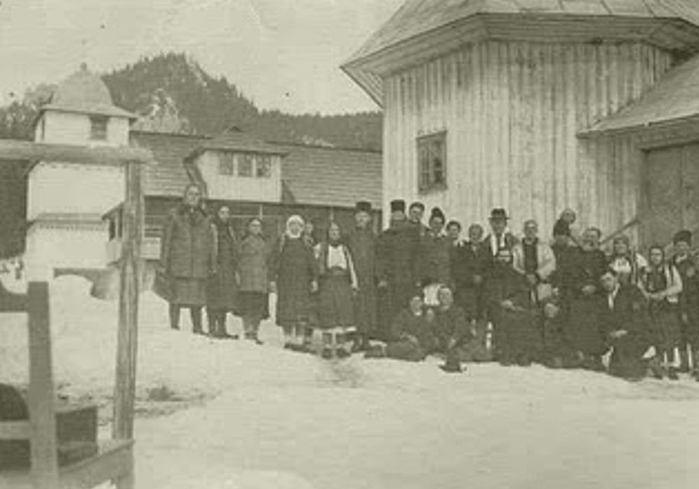 Atmosfera Schitului Rarău în „obsedantul deceniu” 338995