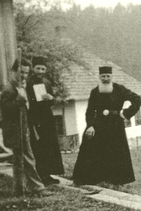 Atmosfera Schitului Rarău în „obsedantul deceniu” 338996