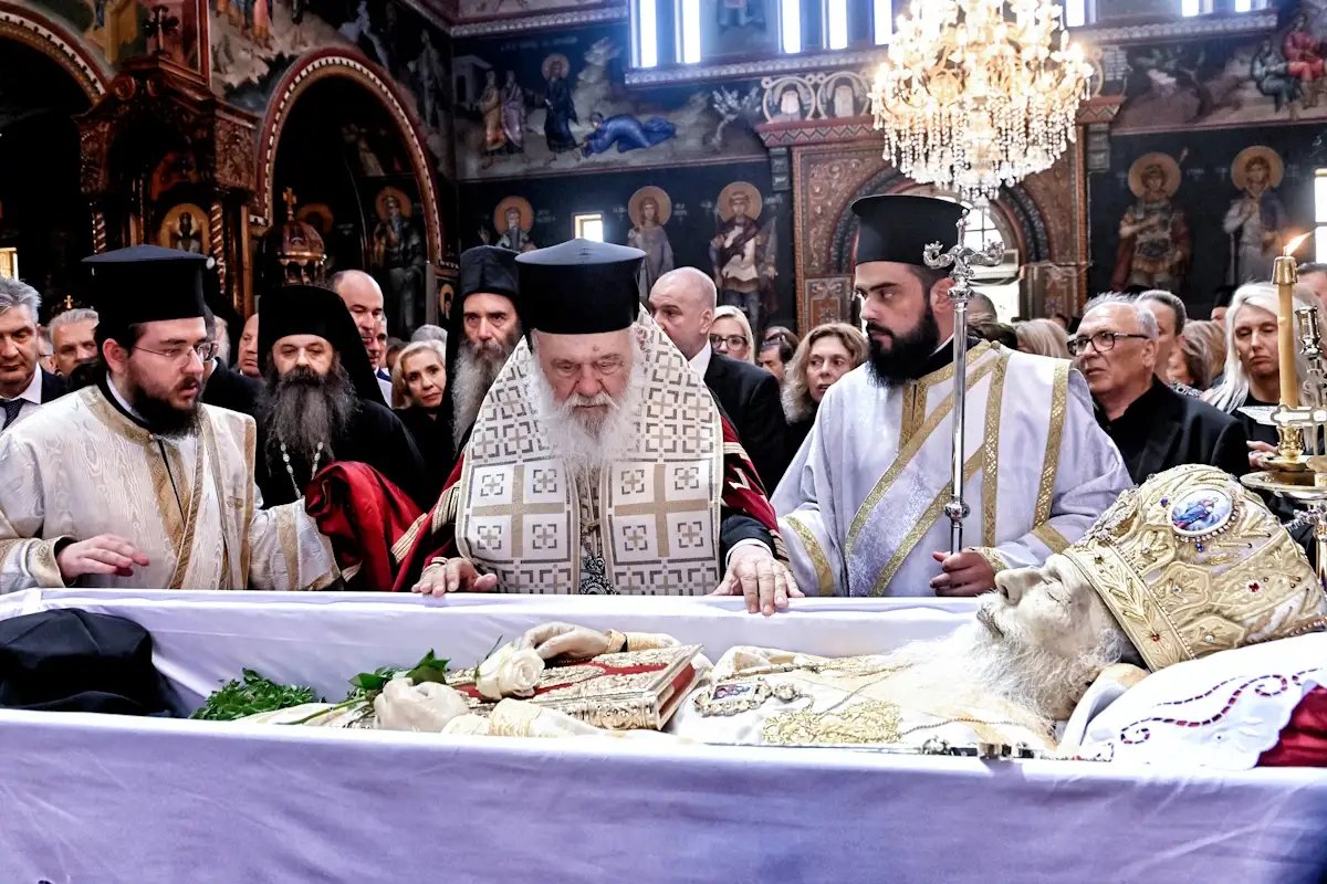 Mitropolitul Dionisie al Corintului a fost înmormântat 338981