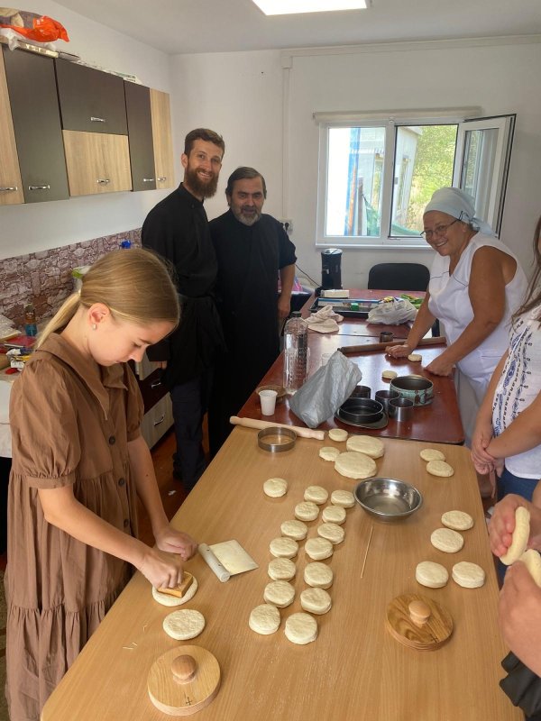 Școala de vară din tinda bisericii la Timișoara 339072