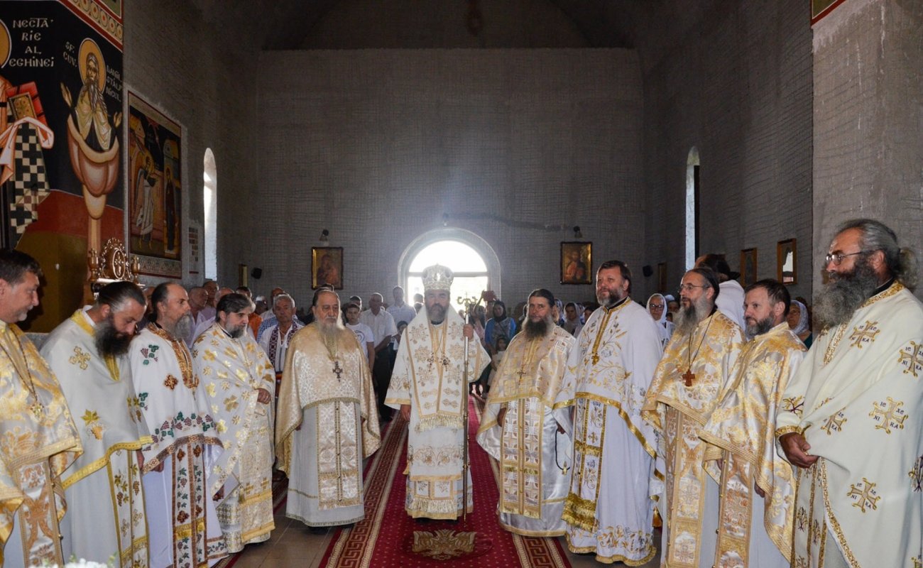 Slujiri şi binecuvântări arhiereşti în Episcopia Devei şi Hunedoarei 339032