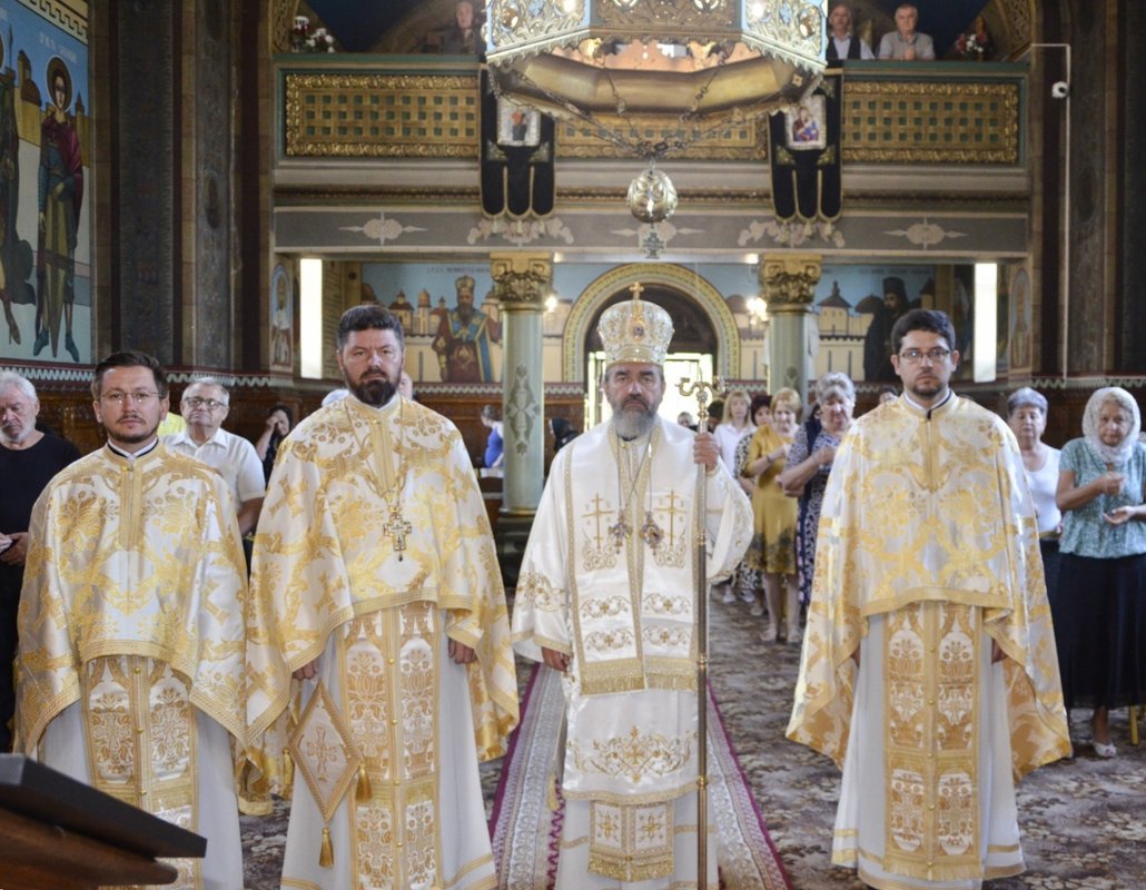 Slujiri şi binecuvântări arhiereşti în Episcopia Devei şi Hunedoarei 339034