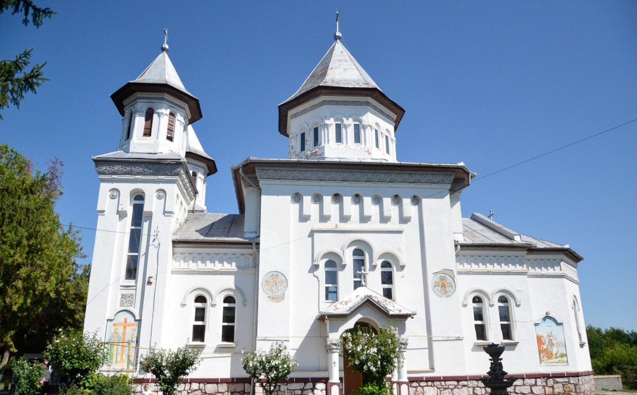 Slujiri şi binecuvântări arhiereşti în Episcopia Devei şi Hunedoarei 339035