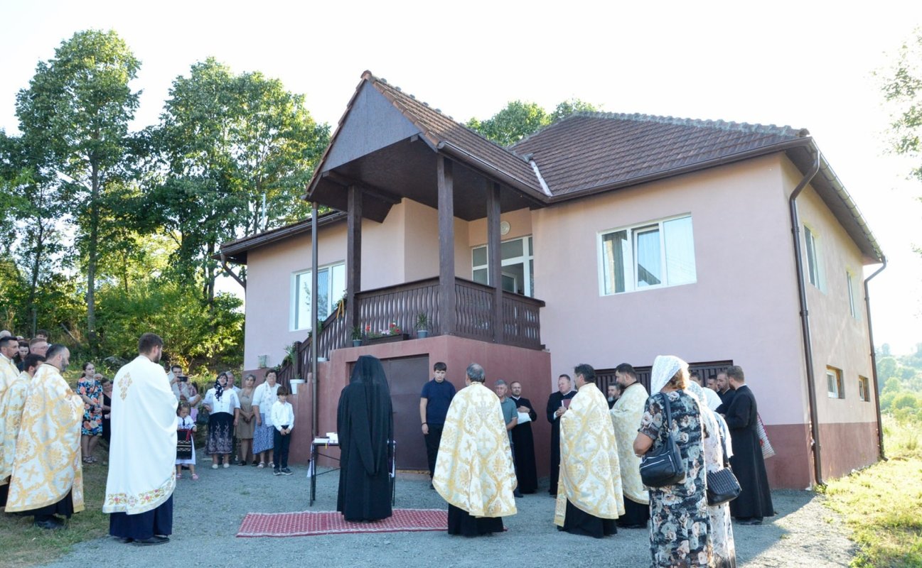 Slujiri şi binecuvântări arhiereşti în Episcopia Devei şi Hunedoarei 339036