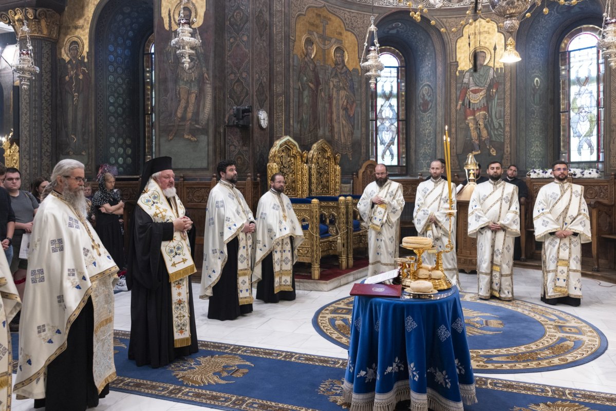 Slujba Prohodului Maicii lui Dumnezeu la Catedrala Patriarhală 339152