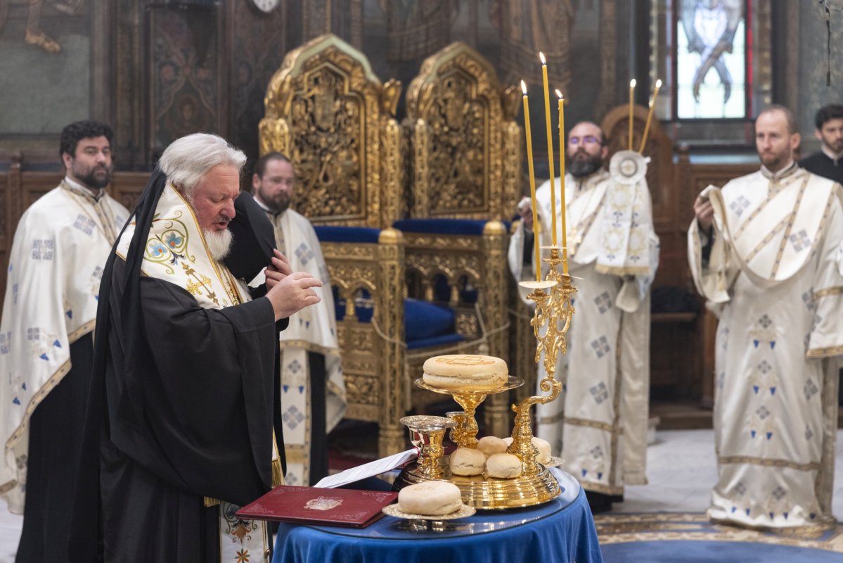 Slujba Prohodului Maicii lui Dumnezeu la Catedrala Patriarhală 339154