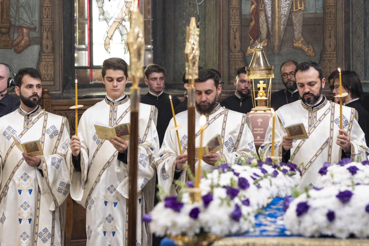 Slujba Prohodului Maicii lui Dumnezeu la Catedrala Patriarhală 339159