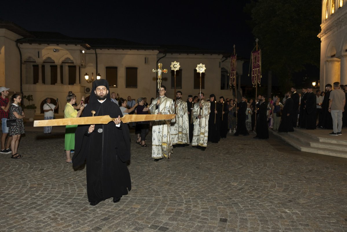 Slujba Prohodului Maicii lui Dumnezeu la Catedrala Patriarhală 339164