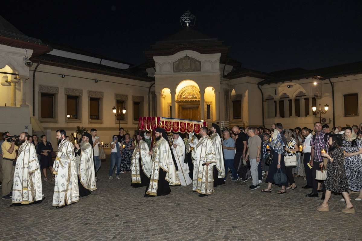 Slujba Prohodului Maicii lui Dumnezeu la Catedrala Patriarhală 339165
