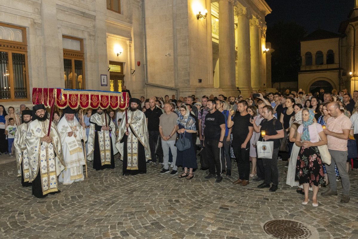 Slujba Prohodului Maicii lui Dumnezeu la Catedrala Patriarhală 339166
