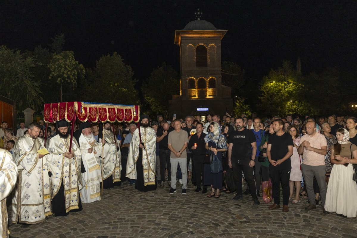 Slujba Prohodului Maicii lui Dumnezeu la Catedrala Patriarhală 339171