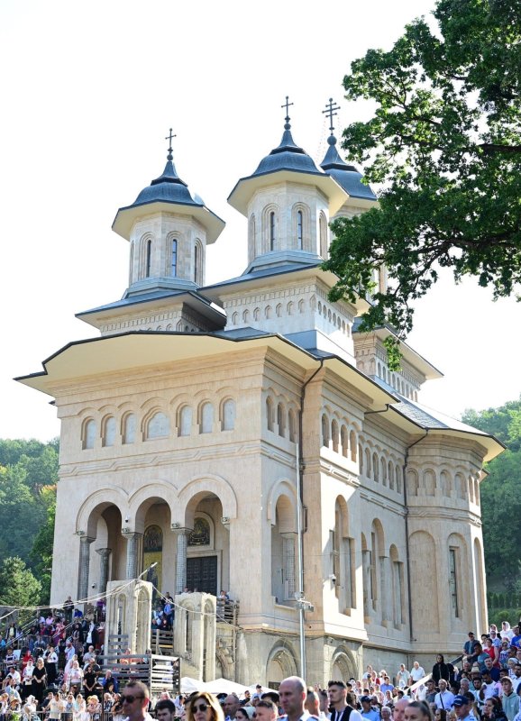 Hramul Mănăstirii Nicula 339334