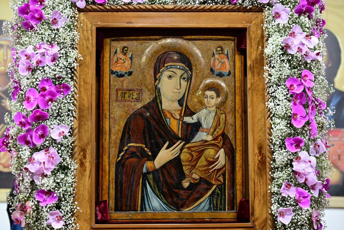 Noapte în rugăciune la Nicula: mii de pelerini au cântat Prohodul Maicii Domnului 339296