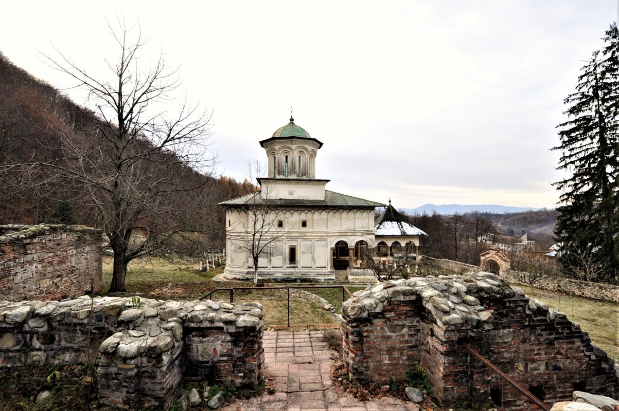 Bolniţa Hurezilor, darul Mariei Brâncoveanu către Maica Domnului 338796