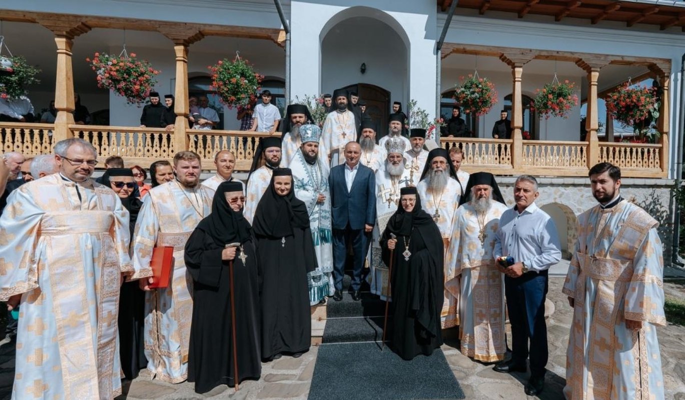 Comuniune liturgică la hramul Mănăstirii Văratec 339425