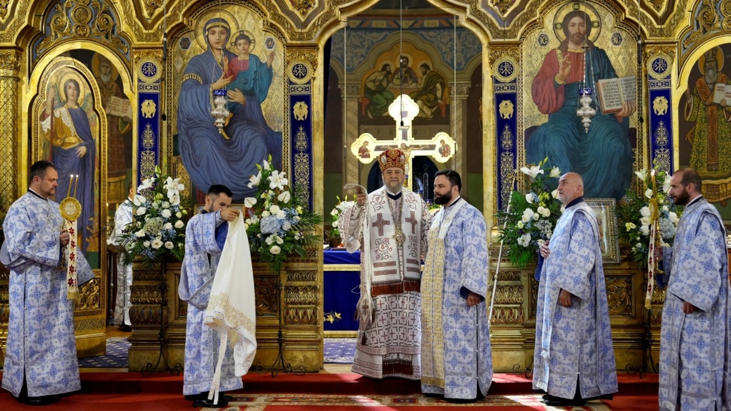 Liturghie arhierească în Duminica a 10‑a după Rusalii la Sibiu 339493