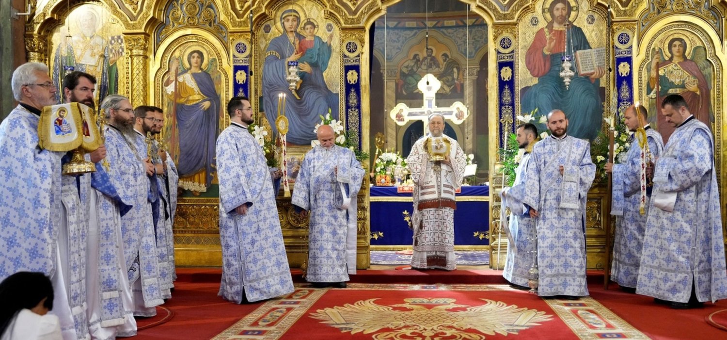 Liturghie arhierească în Duminica a 10‑a după Rusalii la Sibiu 339504