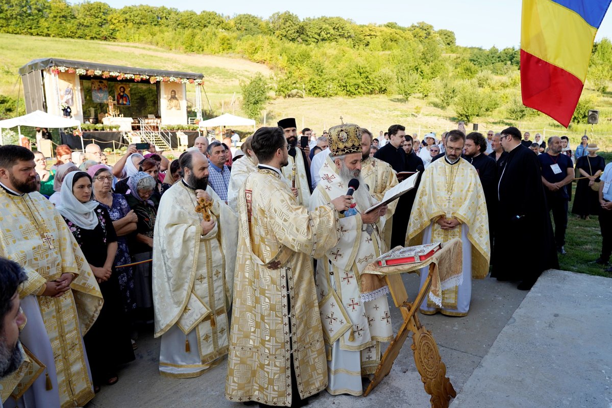 Târnosirea bisericii din Curagău, județul Iași 339452