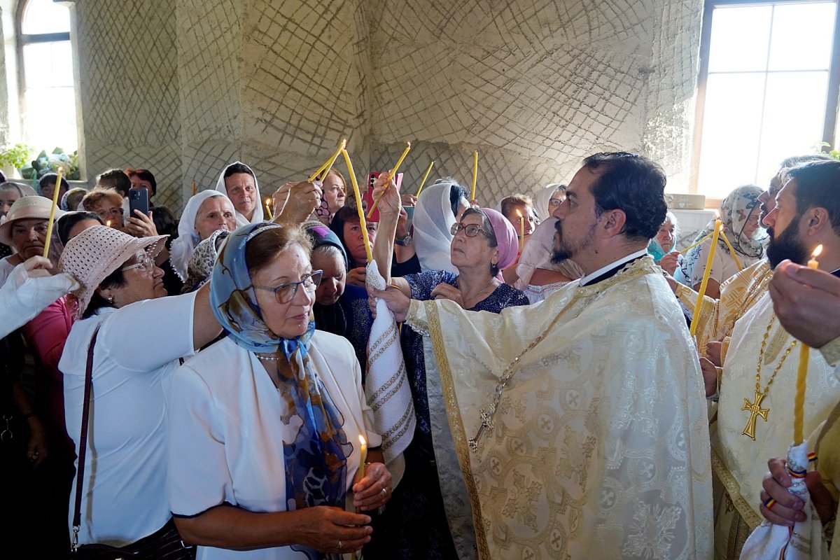 Târnosirea bisericii din Curagău, județul Iași 339457