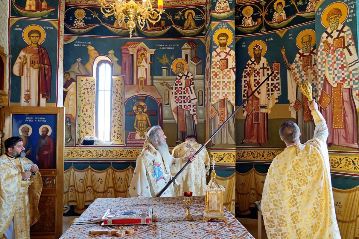 Târnosirea bisericii din Curagău, județul Iași 339458