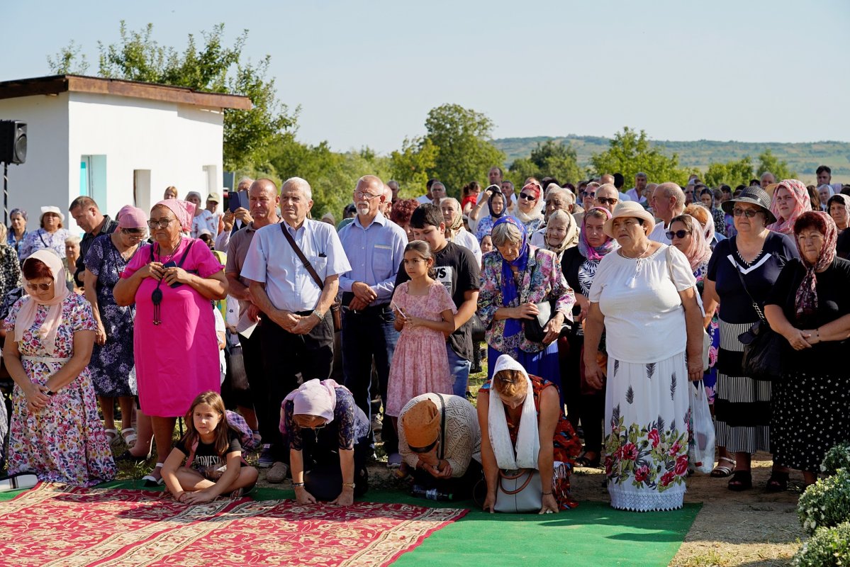 Târnosirea bisericii din Curagău, județul Iași 339460