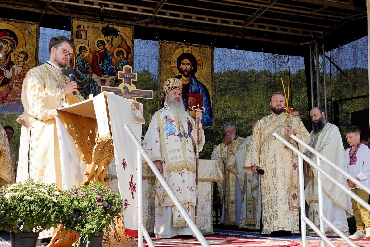 Târnosirea bisericii din Curagău, județul Iași 339461