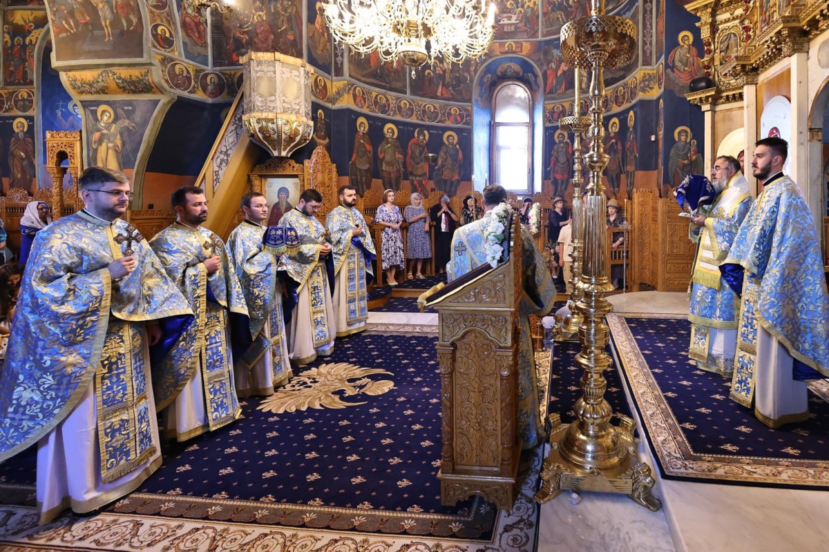 Clipe de sărbătoare la ctitorii voievodale buzoiene 339541