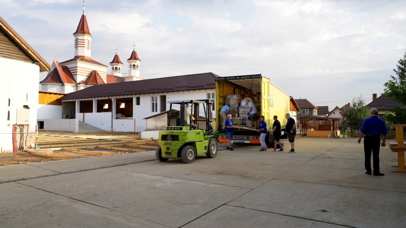 Activitate caritabilă în Arhiepiscopia Sibiului cu ajutorul Crucii Roșii din Germania 339663