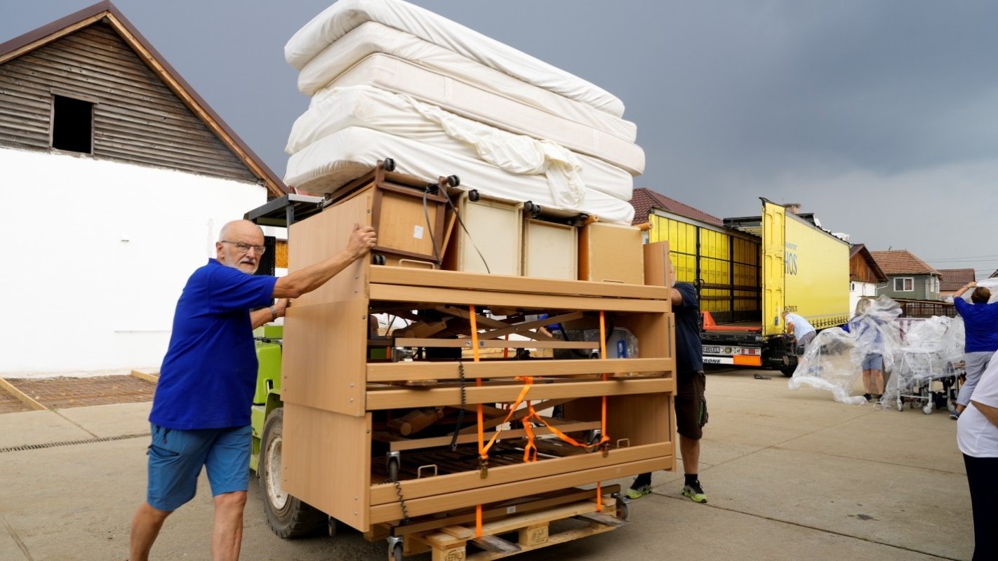 Activitate caritabilă în Arhiepiscopia Sibiului cu ajutorul Crucii Roșii din Germania 339665